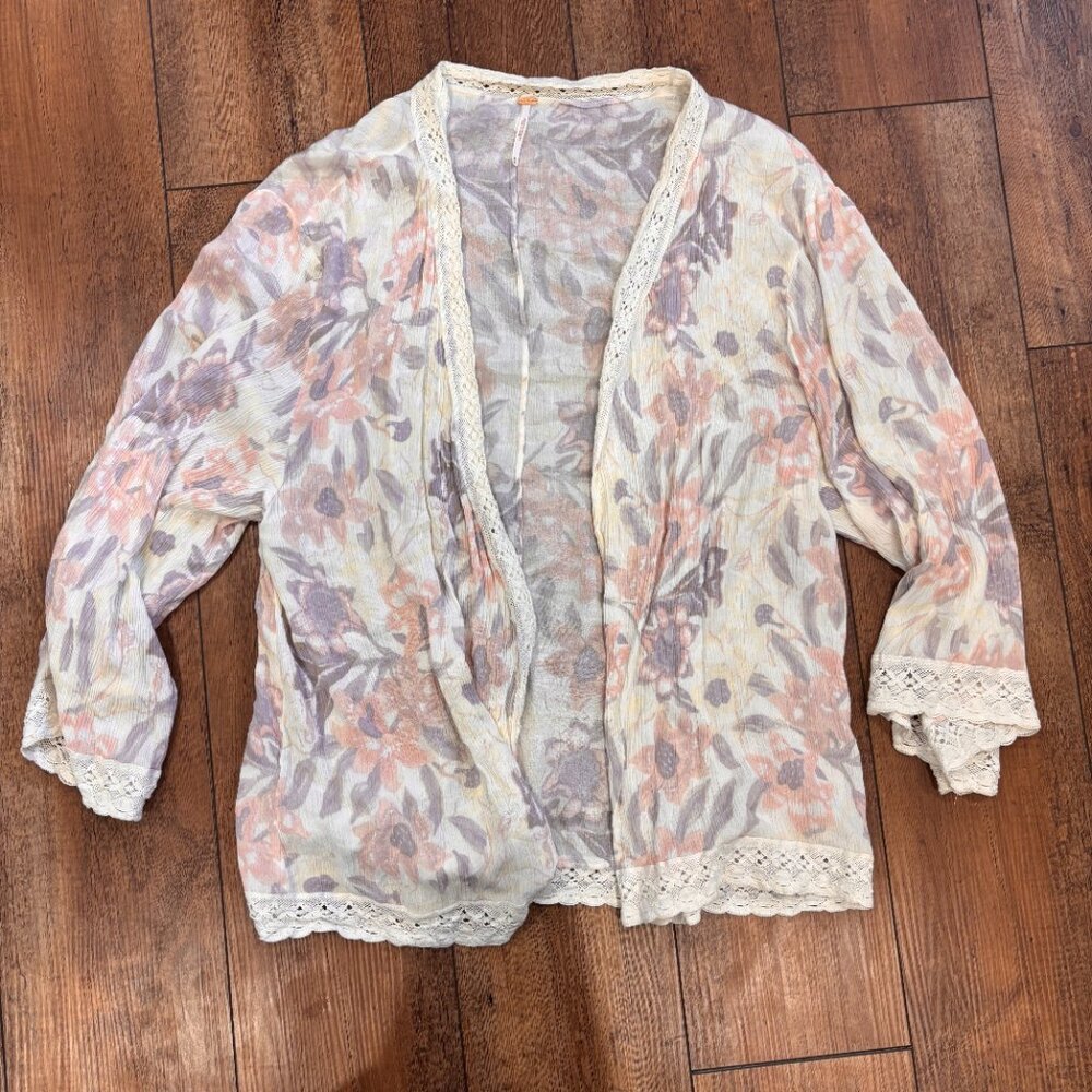Free People Kimono Sz M Floral Pastel Lace Trim Duster Open Coverup Boho - Picture 2 of 7